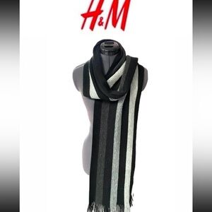H&M Gray and Black Wool Blend Scarf with Fringe oversized 80x11 Ex like new cond